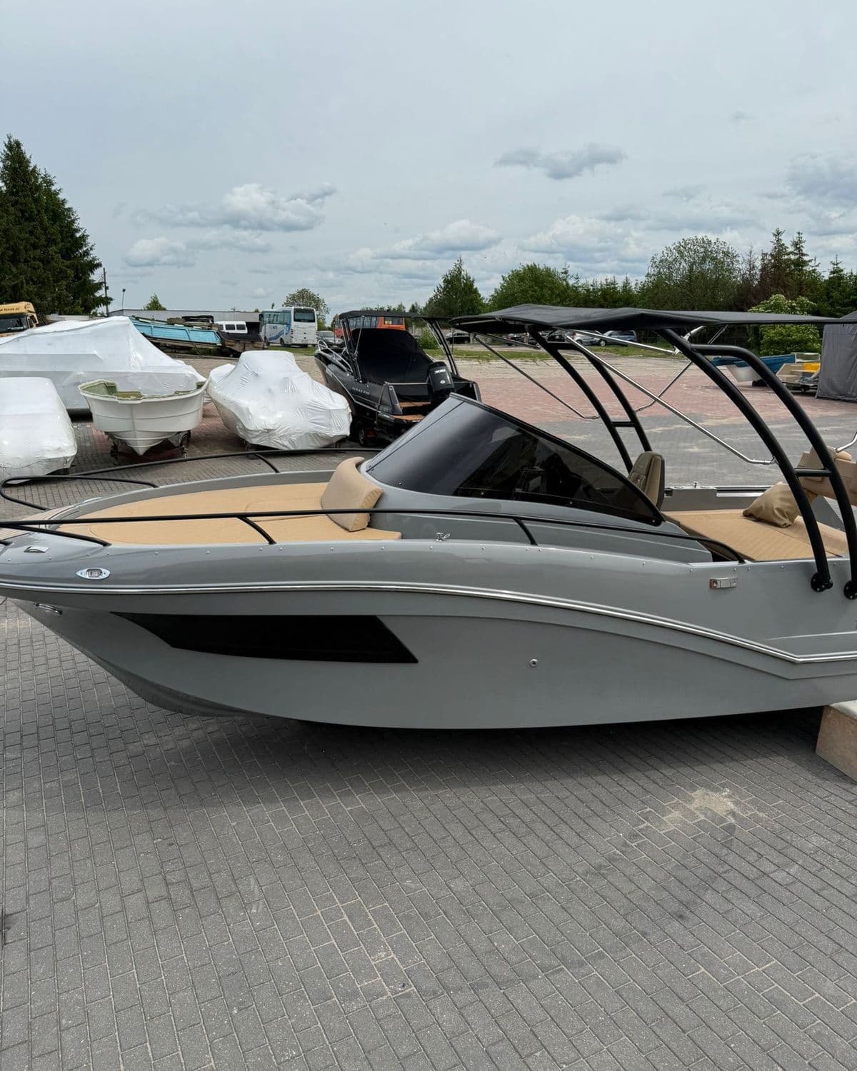 Cabin boats